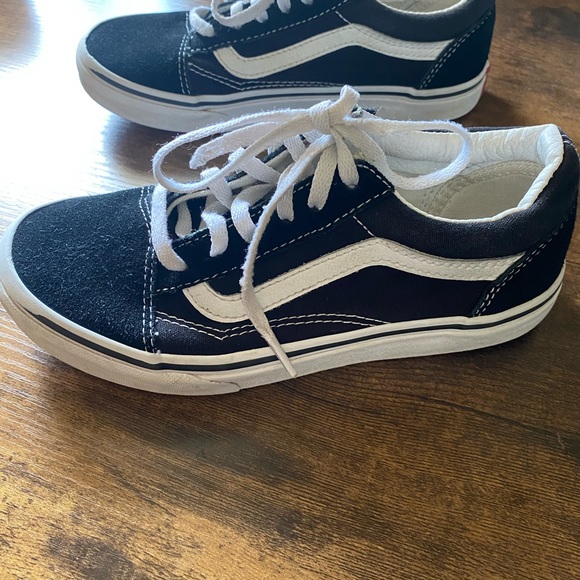 Boys VANS Old Skool sneakers. Size 3. Used. - Picture 5 of 9